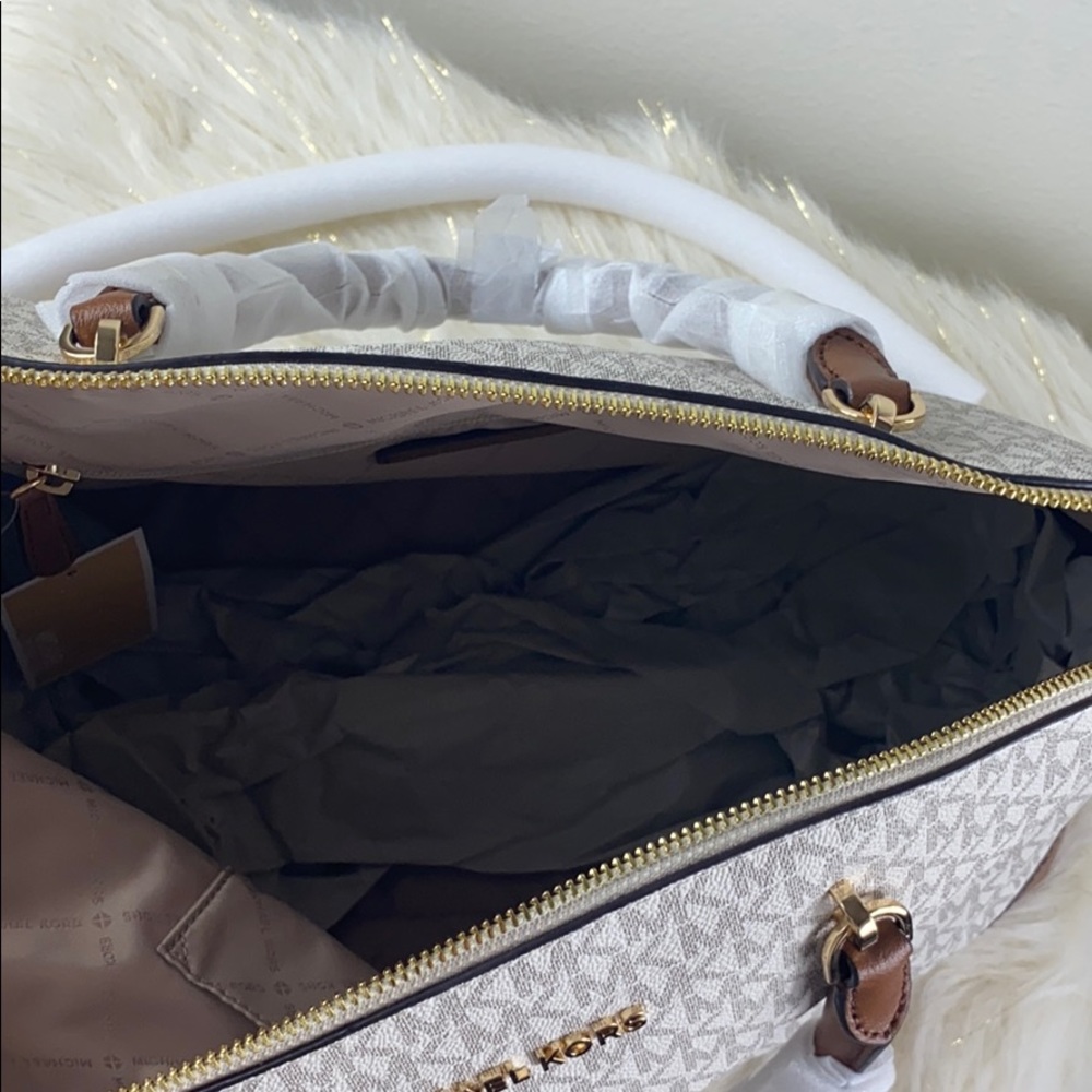 Michael Kors EMMY XLARGE DOME SATCHEL/SHOULDER BAG - Picture 4 of 9